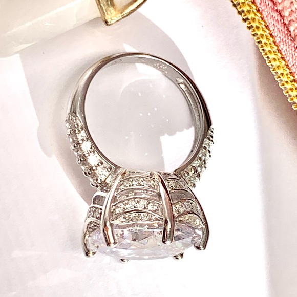 925 Sterling Silver CZ Ring Sz 7 - Picture 12 of 15